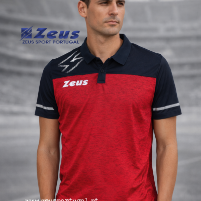 Polo desportivo vermelho e azul com logótipo Zeus e texto no peito e website no fundo