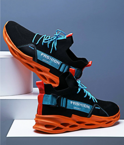 Ténis desportivos preto com detalhes azuis e sola laranja