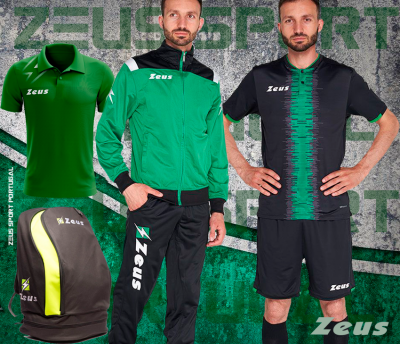Roupas desportivas Zeus: polo verde, fato de treino verde e preto, camisola de futebol preta e verde, mochila preta com detalhes coloridos.
