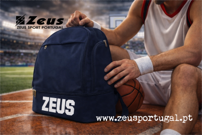 Mochila azul escura com texto ZEUS e jogador de basquetebol ao lado