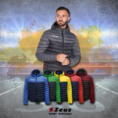 Conjunto de casacos acolchoados coloridos da Zeus Sport Portugal com capuz e fecho de correr