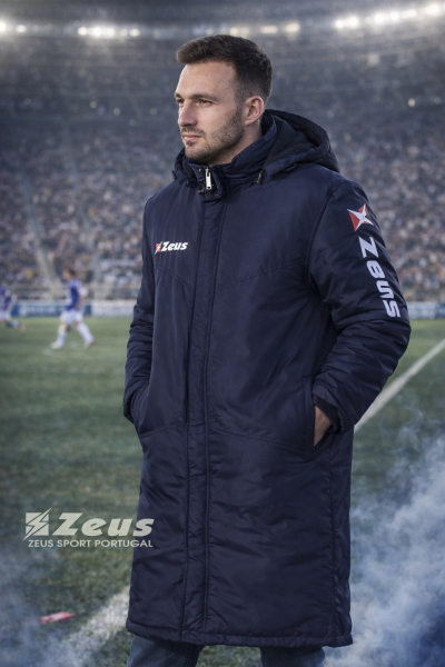 Casaco azul escuro acolchoado com logótipos Zeus e capuz