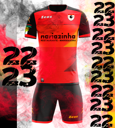 Conjunto desportivo vermelho e preto com logótipos Zeus e Mariazinha Restaurante Marisqueira, com padrão de linhas e efeito de fumo ao fundo.