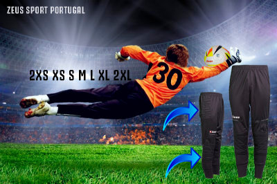 Fato desportivo de guarda-redes preto com camisola laranja número 30 em estádio iluminado