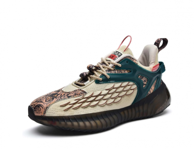 Sapatilha desportiva bege e castanha com detalhes em verde e sola preta