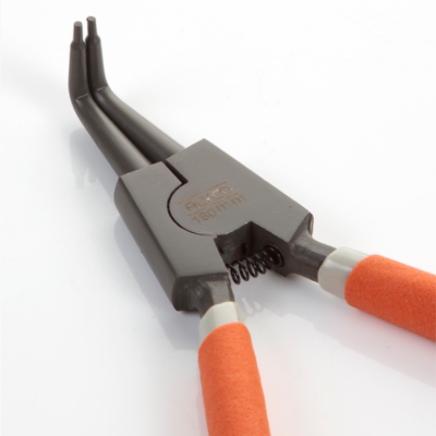 Alicate com cabo laranja e negro e marcação 'ALICATE 180mm'