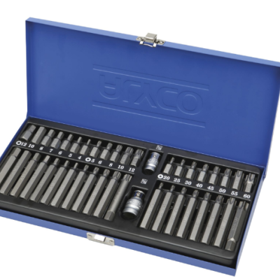 Conjunto azul de bits de parafusos metálicos com diferentes tamanhos e caixa aberta da marca Braco