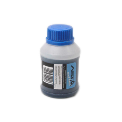 Frasco de plástico translúcido com tampa azul e etiqueta azul e preta