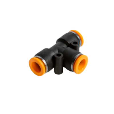 Conector T preto com anéis laranja para tubos