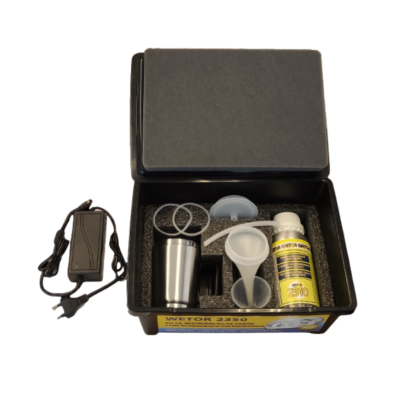 Conjunto completo de limpeza para lentes com caixa preta e acessórios organizados