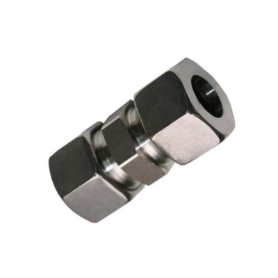 Conector metálico prateado com porcas hexagonais e corpo usinado