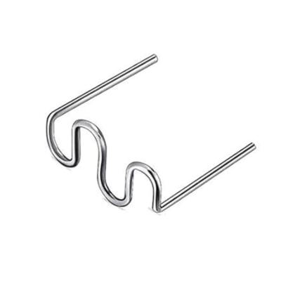 Anel de metal ondulado prateado