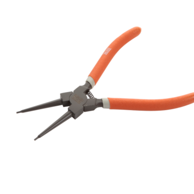 Alicate de pontas redondas com cabo laranja e corpo metálico preto sobre fundo branco